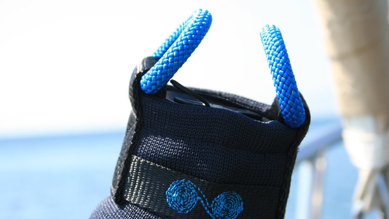 Anneau gainé recouvert de bleu royal sur pare-battages Fendertex